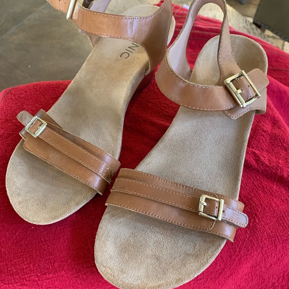 Vionic saddle brown wedges size 7! Barely worn